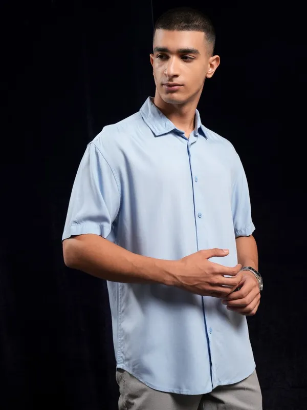 Highlander Men Blue Solid Relaxed Fit Casual Shirt