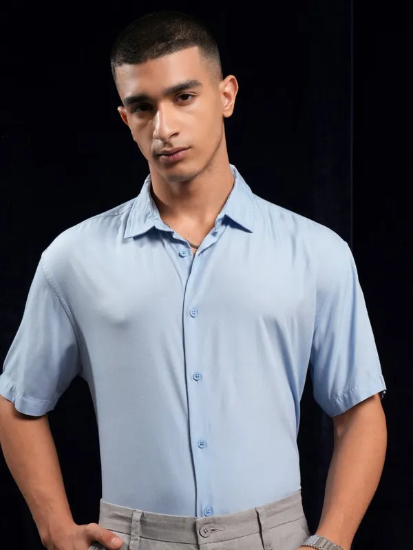 Highlander Men Blue Solid Relaxed Fit Casual Shirt