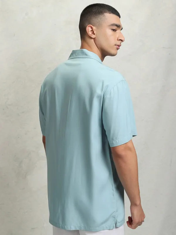 Highlander Men Blue solid Relaxed Fit Casual Shirt