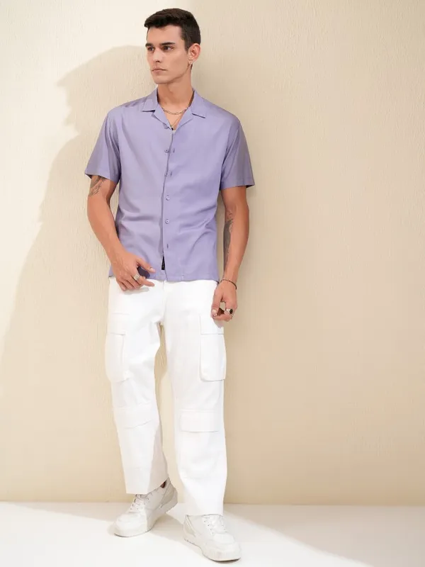 Highlander Men Lavender Solid Relaxed Fit Casual Shirt