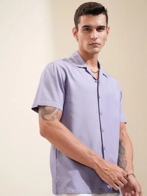 Highlander Men Lavender Solid Relaxed Fit Casual Shirt