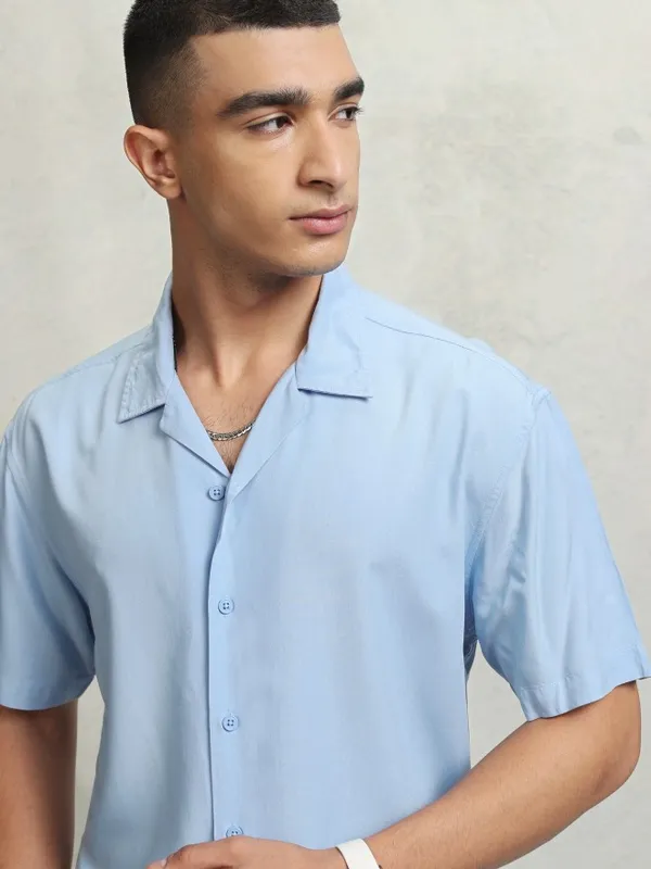 Highlander Men Blue solid Relaxed Fit Casual Shirt