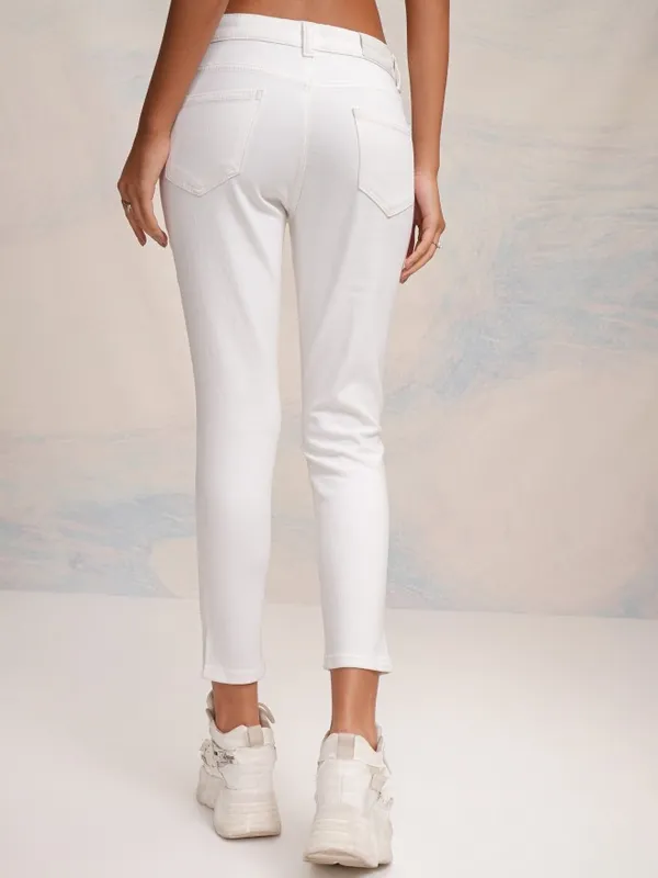 Tokyo Talkies Women White Slim Fit Stretchable Jeans