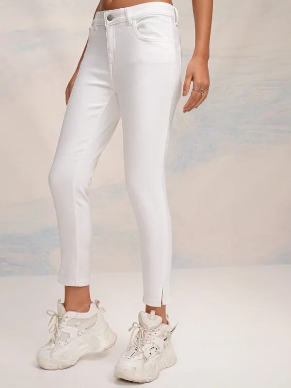 Tokyo Talkies Women White Slim Fit Stretchable Jeans