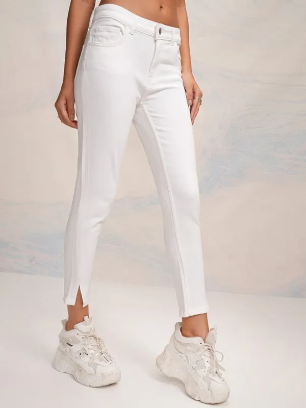 Tokyo Talkies Women White Slim Fit Stretchable Jeans