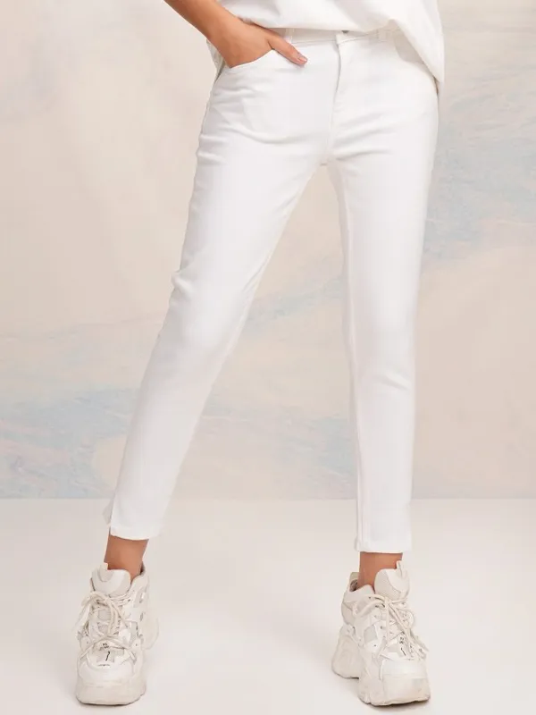 Tokyo Talkies Women White Slim Fit Stretchable Jeans