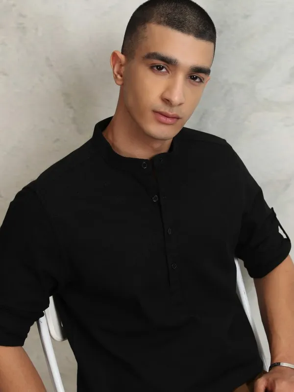 Highlander Men Black Solid Regular Fit Casual Shirt