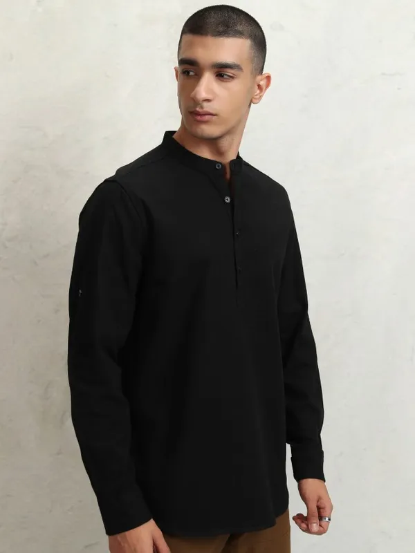 Highlander Men Black Solid Regular Fit Casual Shirt