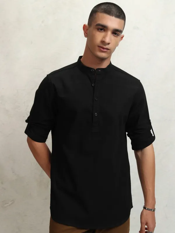 Highlander Men Black Solid Regular Fit Casual Shirt