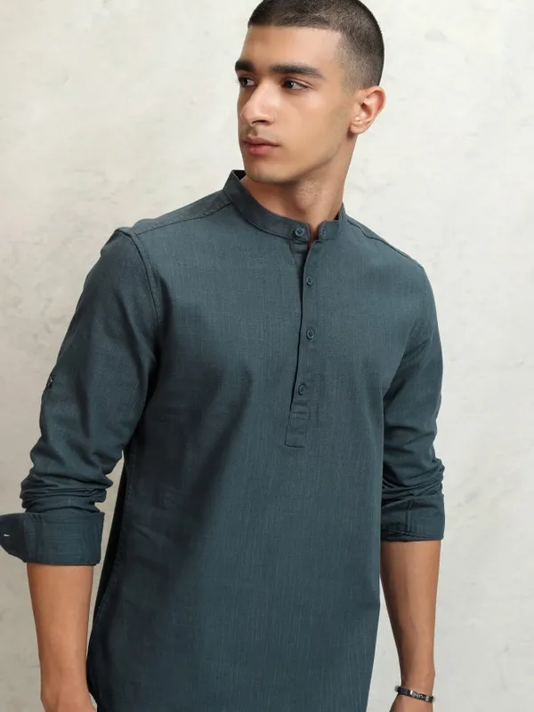 Highlander Men Teal Solid Regular Fit Casual Shirt