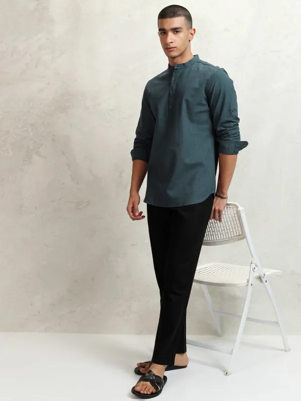 Highlander Men Teal Solid Regular Fit Casual Shirt