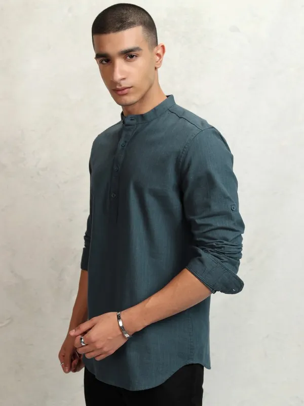 Highlander Men Teal Solid Regular Fit Casual Shirt