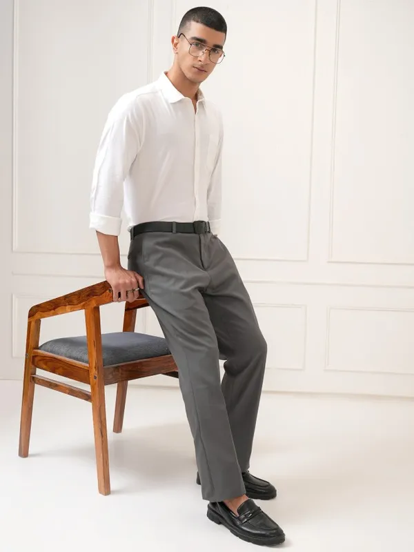 Highlander Men White Solid Regular Fit Casual Shirt