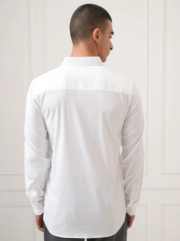 Highlander Men White Solid Regular Fit Casual Shirt