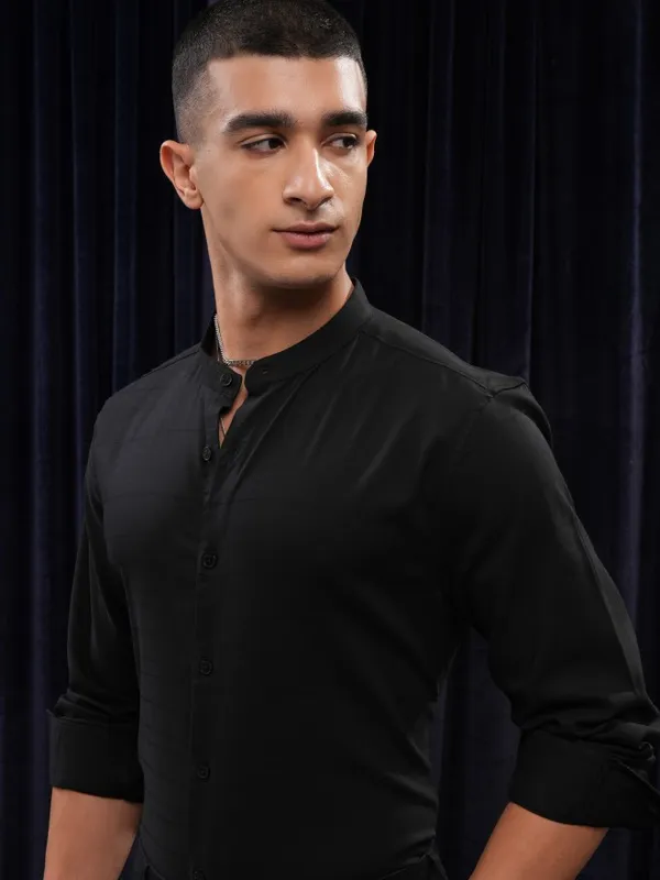 Highlander Men Black Striped Regular Fit Casual Shirt