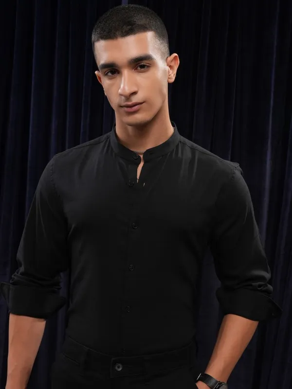 Highlander Men Black Striped Regular Fit Casual Shirt