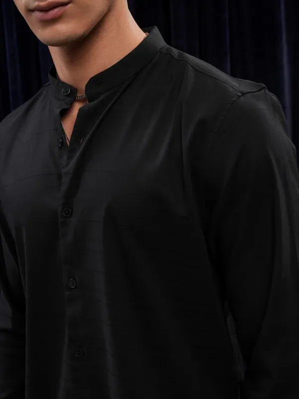 Highlander Men Black Striped Regular Fit Casual Shirt