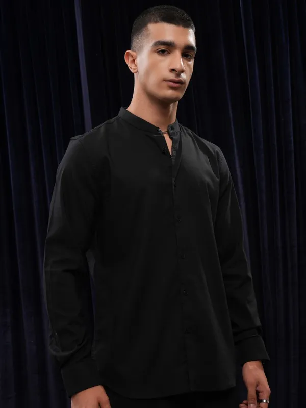 Highlander Men Black Striped Regular Fit Casual Shirt