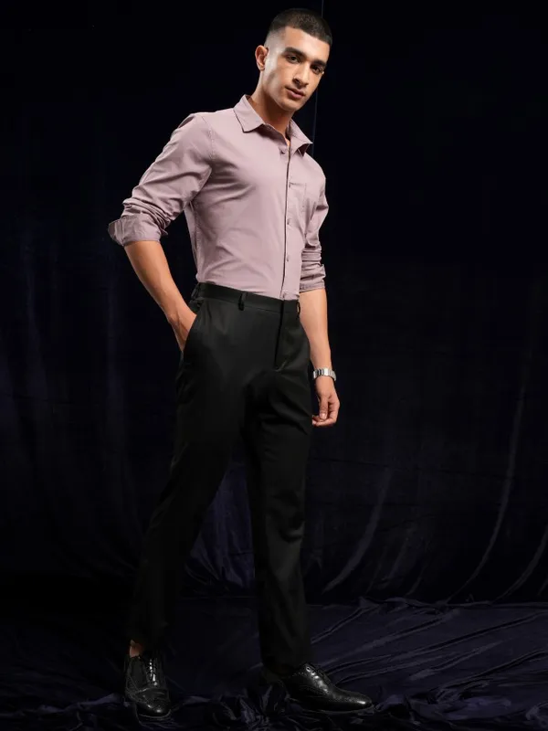 Highlander Men Pink Solid Regular Fit Casual Shirt