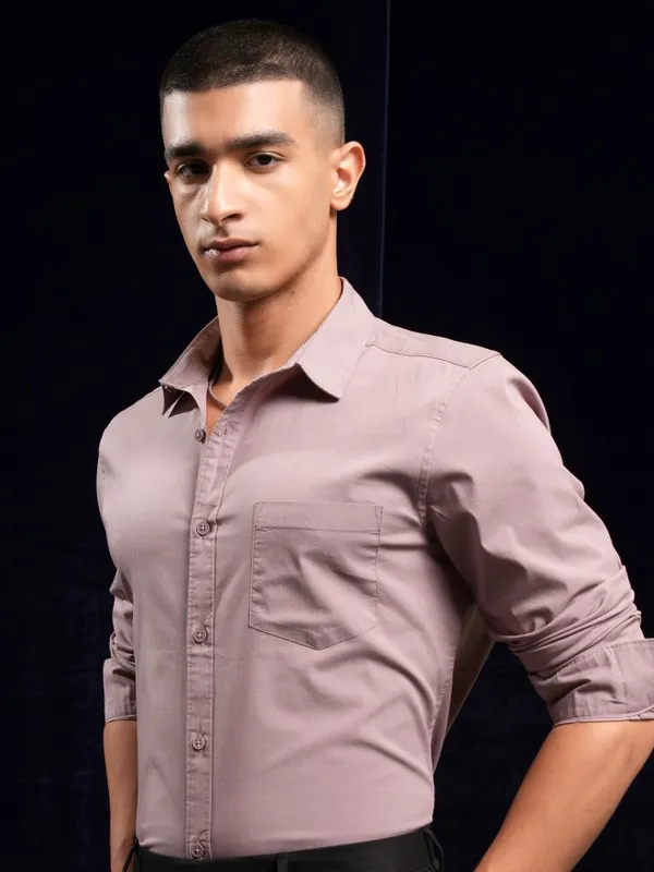 Highlander Men Pink Solid Regular Fit Casual Shirt