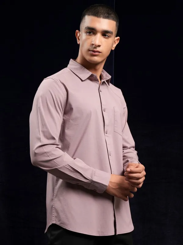 Highlander Men Pink Solid Regular Fit Casual Shirt
