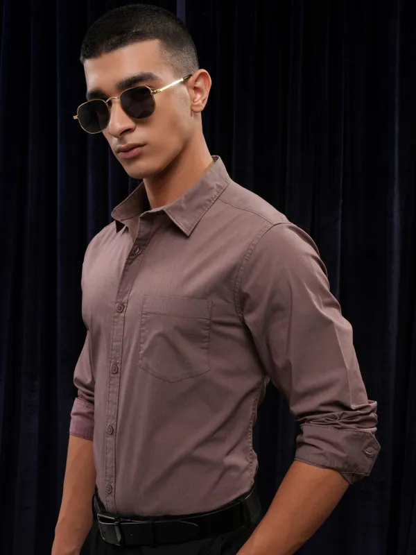Highlander Men Maroon Solid Regular Fit Casual Shirt