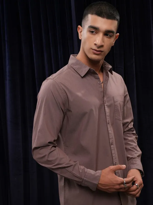 Highlander Men Maroon Solid Regular Fit Casual Shirt