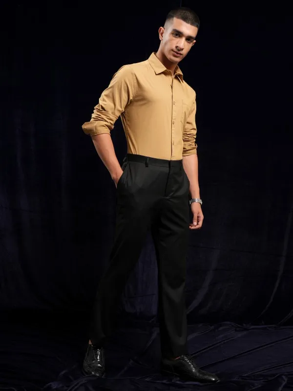Highlander Men Mustard Solid Regular Fit Casual Shirt
