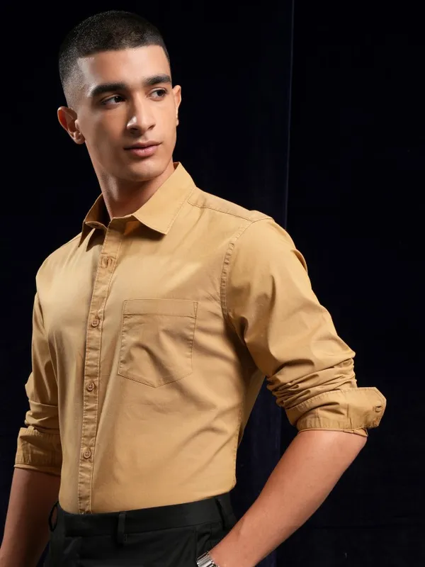 Highlander Men Mustard Solid Regular Fit Casual Shirt