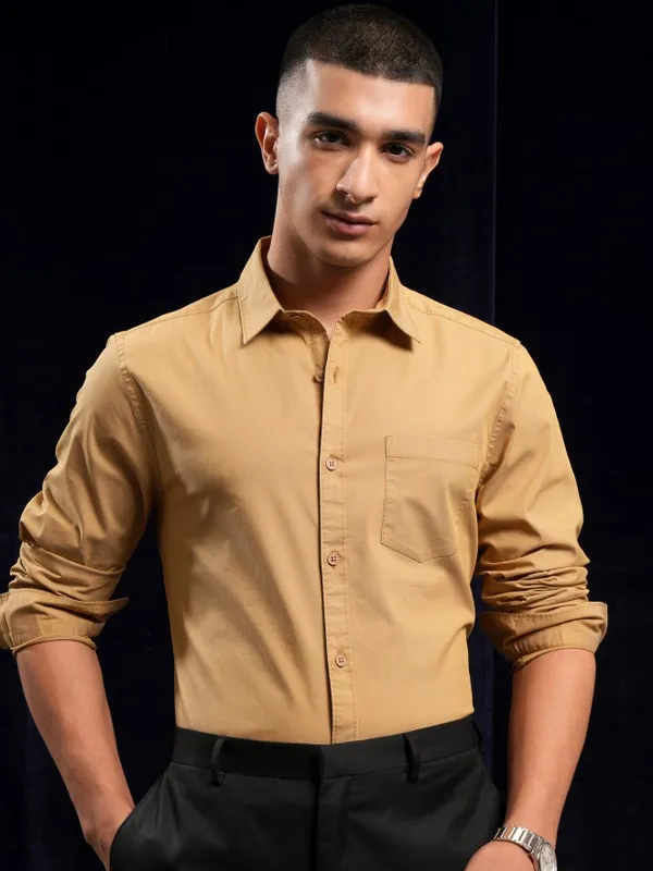 Highlander Men Mustard Solid Regular Fit Casual Shirt