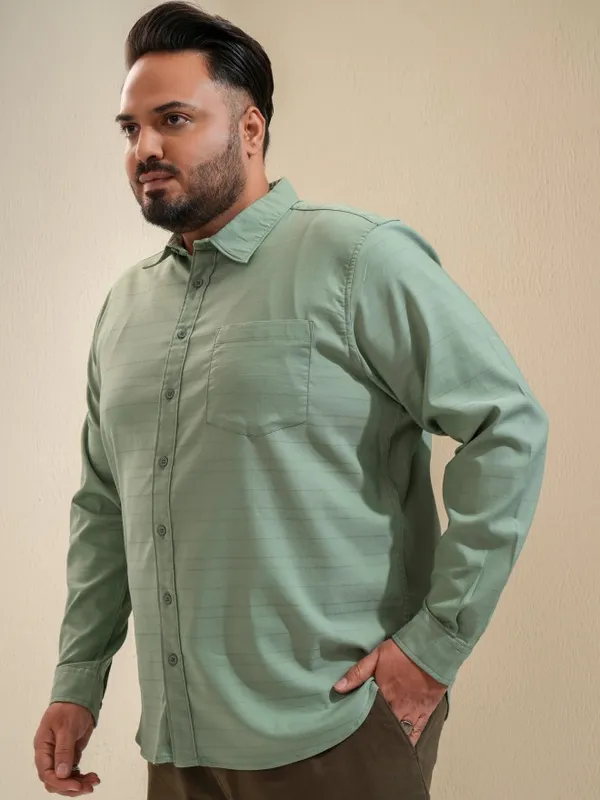 Xtra Ordinary By Highlander Men Green Striped Regular Fit Casual Shirt