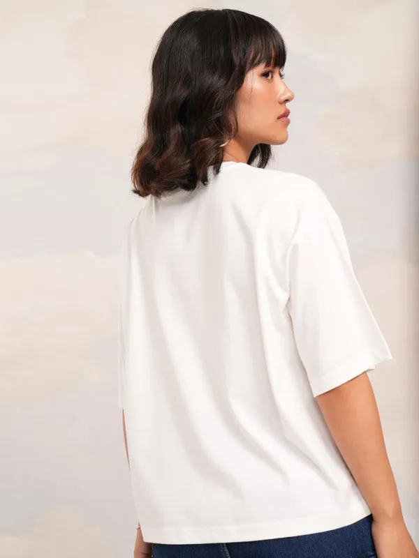Disney By Tokyo Talkies Women White Alice Printed Round Neck Boxy Fit T-Shirt