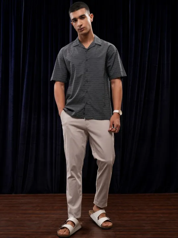 Highlander Men Grey Textured Relaxed Fit Casual Shirt