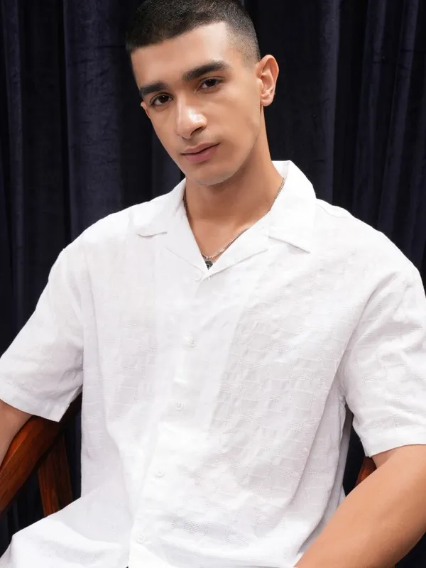 Highlander Men White Self Design Relaxed Fit Casual Shirt