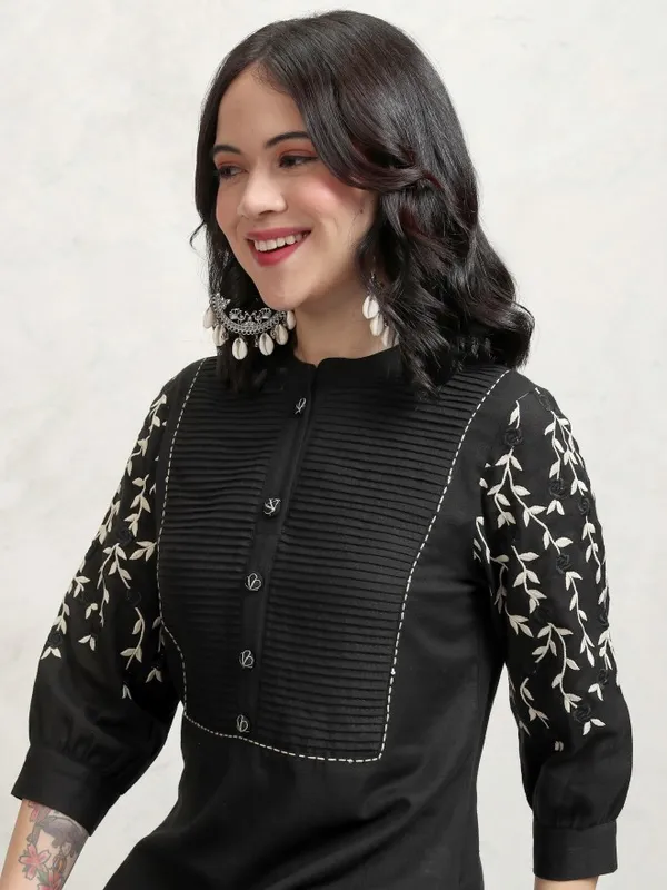 Vishudh Women Black Embroidered Kurta With Trousers