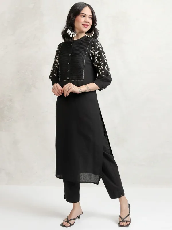 Vishudh Women Black Embroidered Kurta With Trousers