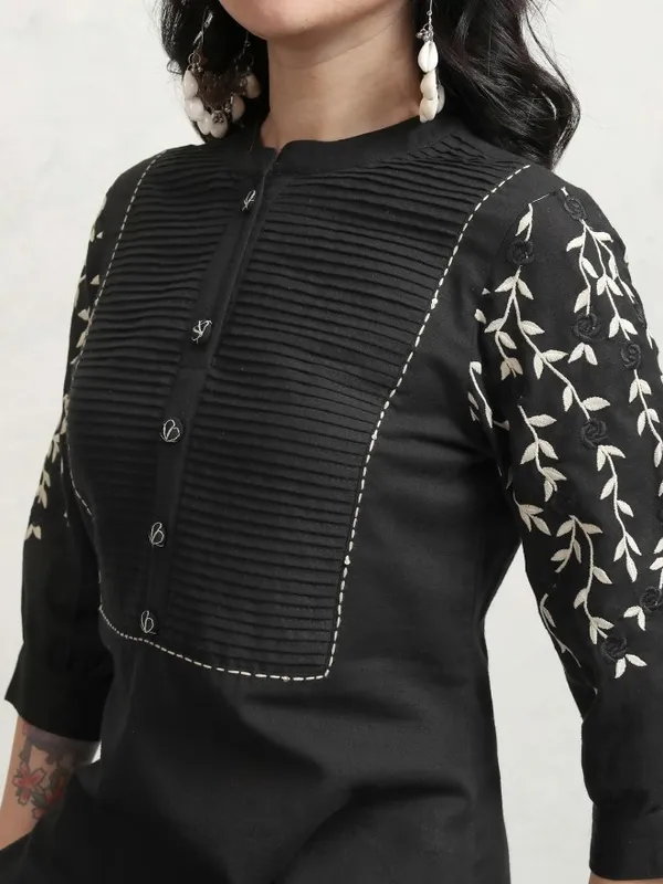 Vishudh Women Black Embroidered Kurta With Trousers
