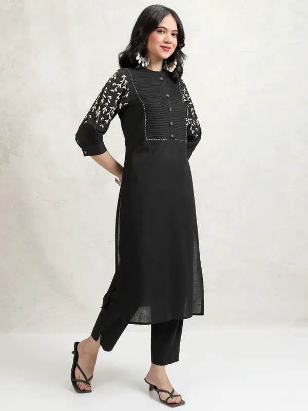 Vishudh Women Black Embroidered Kurta With Trousers