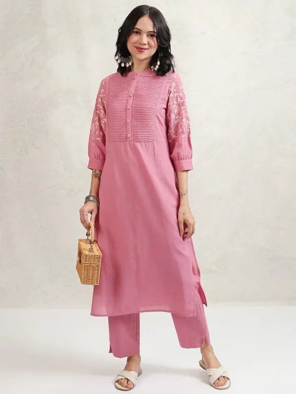 Vishudh Women Pink Embroidered Kurta With Trousers
