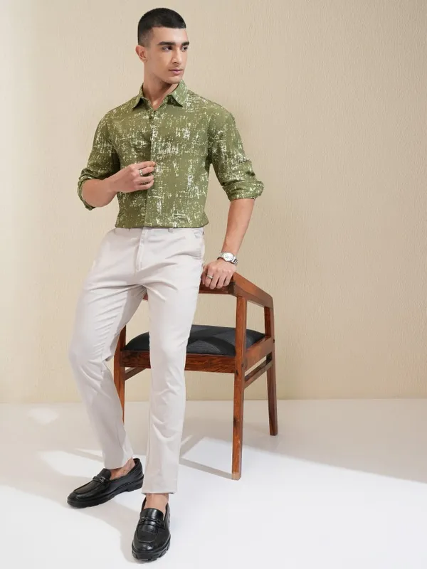 Highlander Men Olive Printed Relaxed Fit Casual Shirt