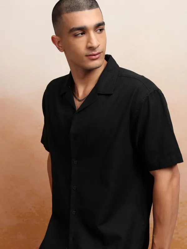 Highlander Men Black Textured Relaxed Fit Casual Shirt