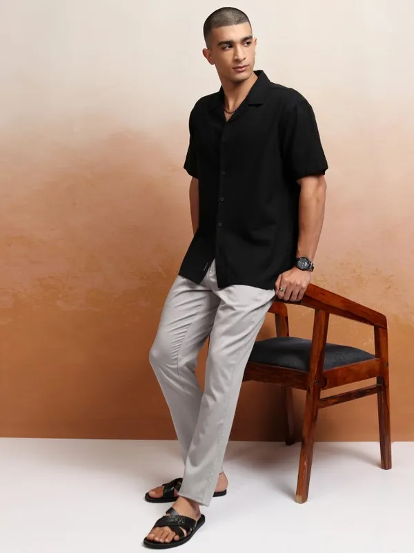 Highlander Men Black Textured Relaxed Fit Casual Shirt