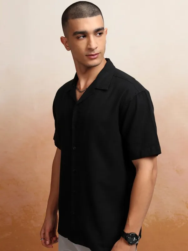 Highlander Men Black Textured Relaxed Fit Casual Shirt