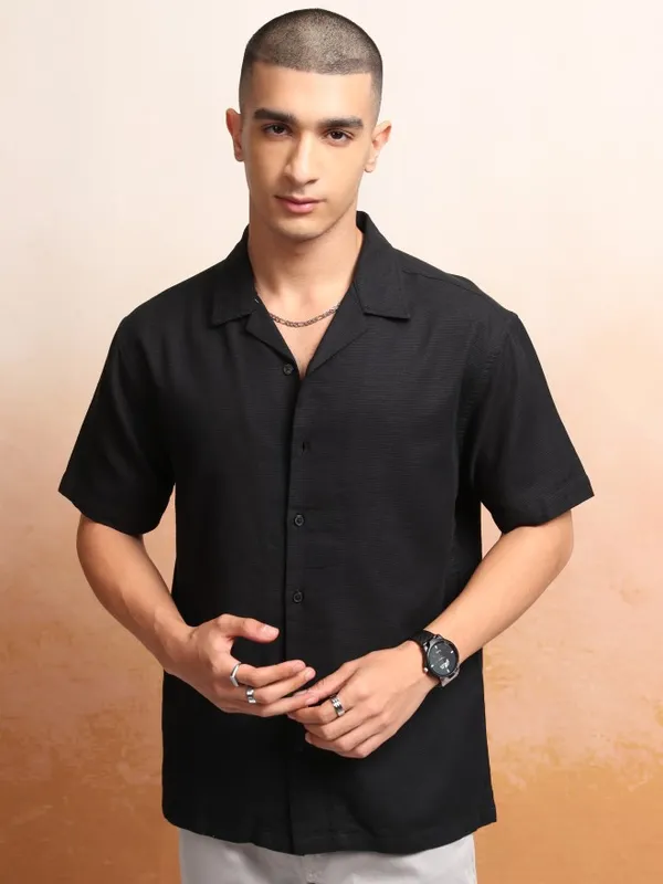 Highlander Men Black Textured Relaxed Fit Casual Shirt
