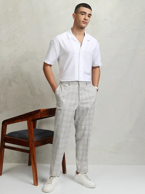 Highlander Men White Self Design Relaxed Fit Casual Shirt