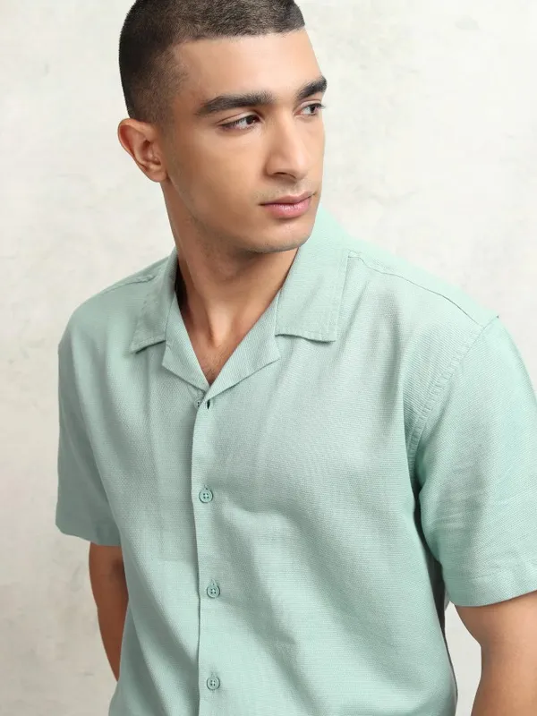 Highlander Men Blue Solid Relaxed Fit Casual Shirt