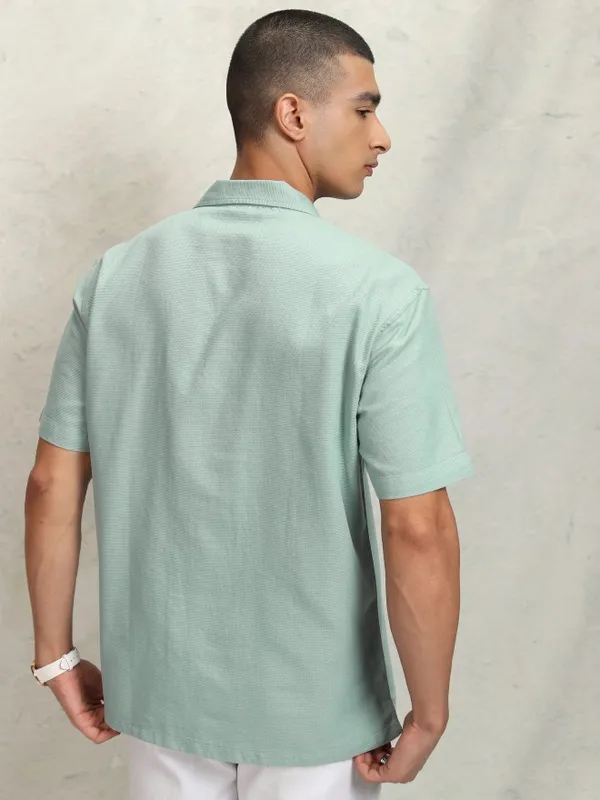 Highlander Men Blue Solid Relaxed Fit Casual Shirt