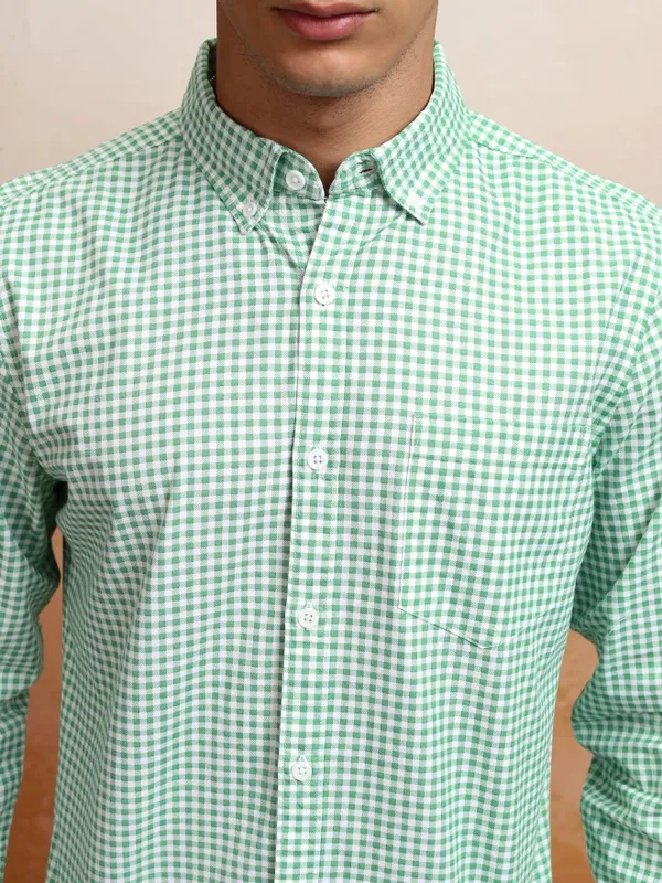 Highlander Men Green Checked Regular Fit Casual Shirt