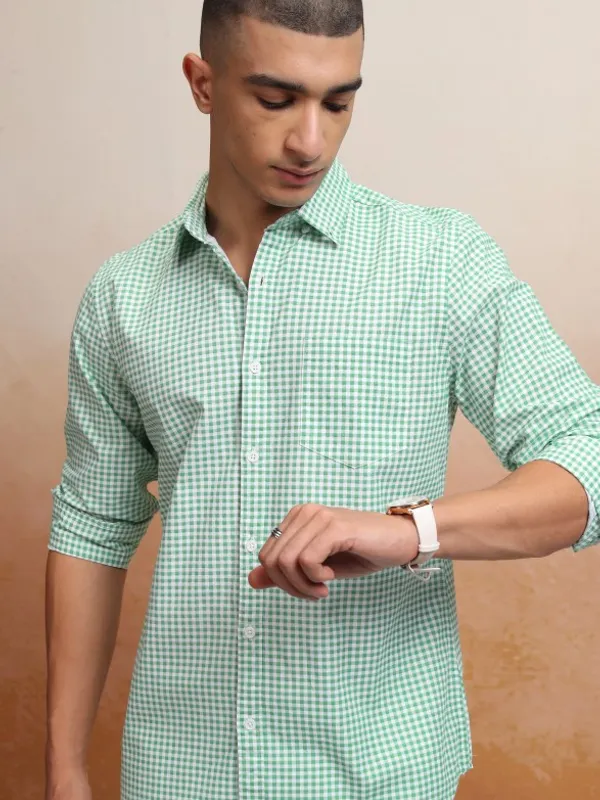 Highlander Men Green Checked Regular Fit Casual Shirt
