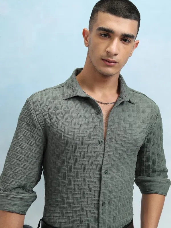 Highlander Men Olive Popcorn Textured Solid Casual Regular Fit Shirt